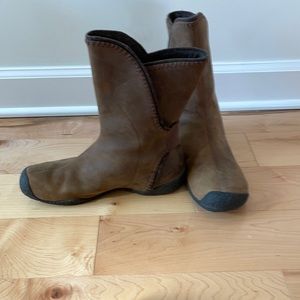 Leather Keen boots